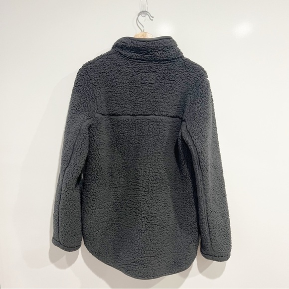 Abercrombie & Fitch Sherpa Half Zip Leather Trim Sweatshirt - Picture 6 of 11